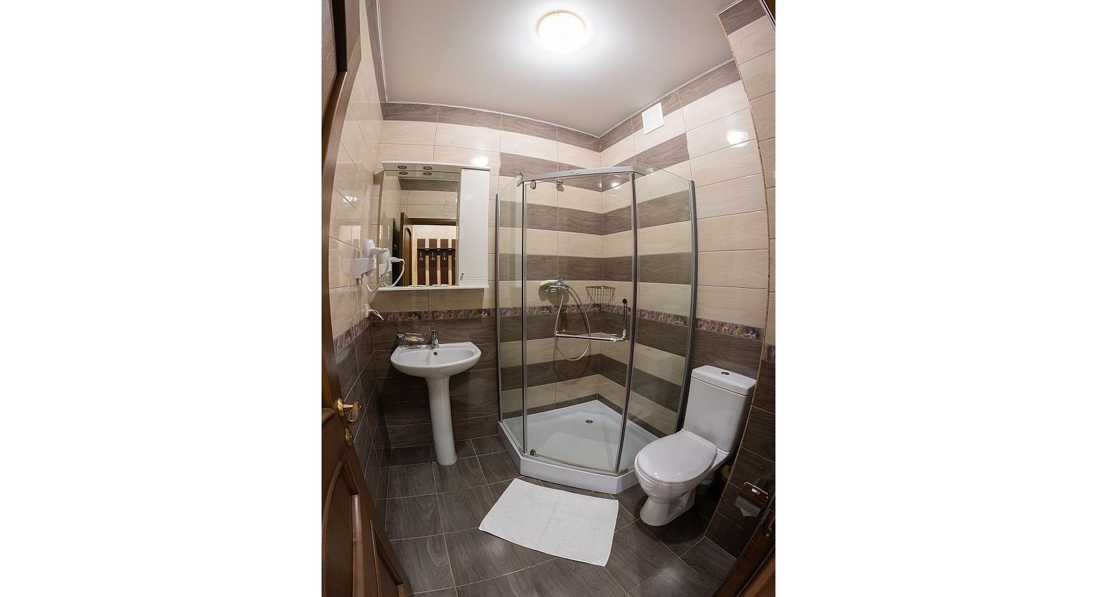 Ванная комната номера ЭКОНОМ БЕЗ ОКНА, Оскар