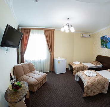 Комната недорогой гостиницы в Симферополе
