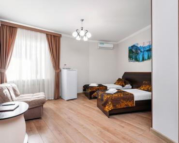 Трехместный номер Комфорт+ (1+1+1)