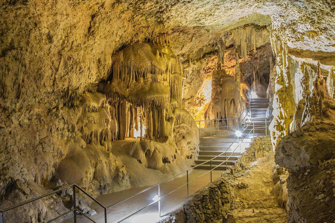 Мраморная пещера под Симферополем