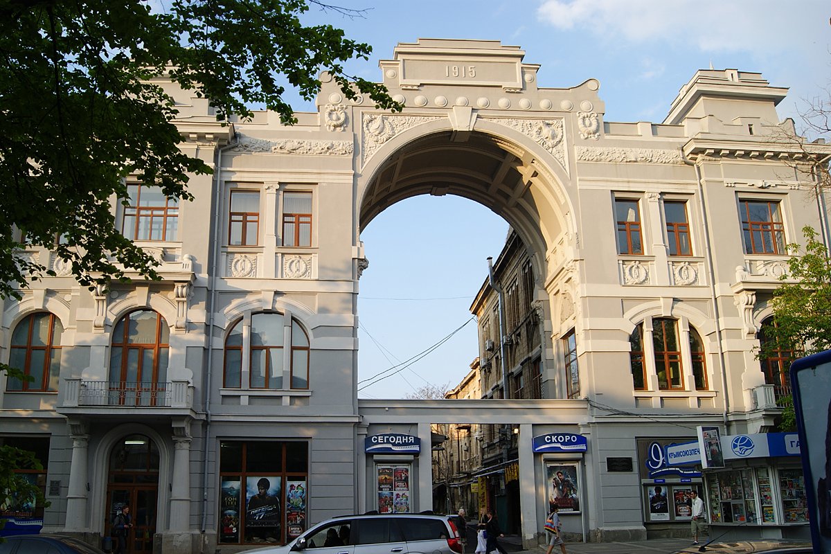 Здание в Симферополе, где расположен кинотеатр «Шевченко»